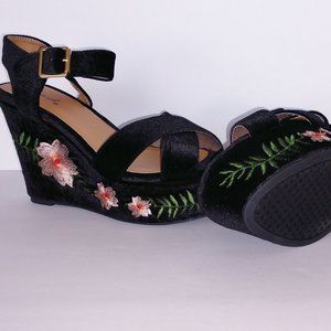 Black Velvet Wedge Sandals Floral Design size 7